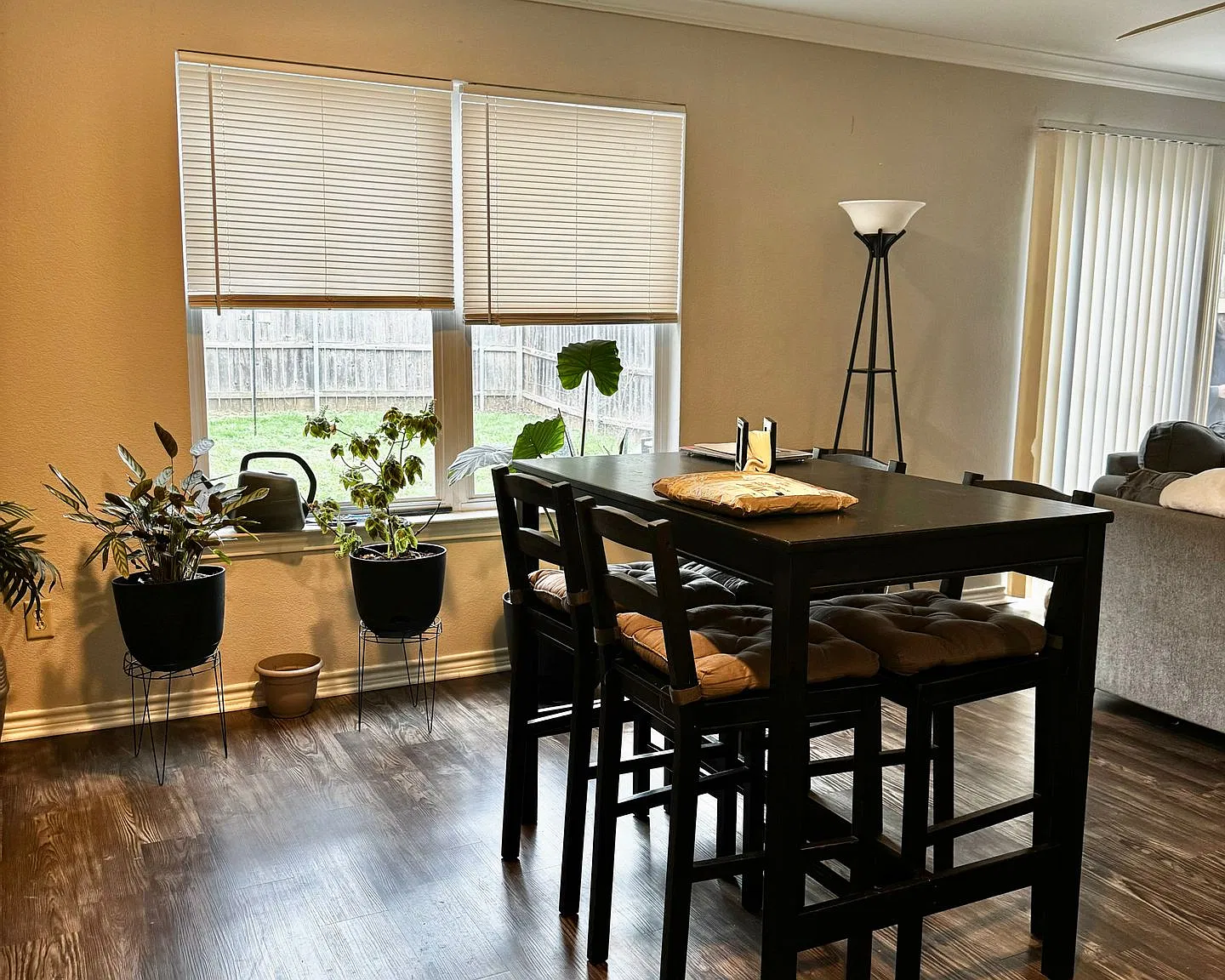 3 bed, 3.5 bath, 1350 sqft, $1,700 — Photo 2