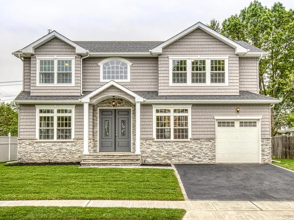 18 Kenneth Street, Plainview, NY 11803