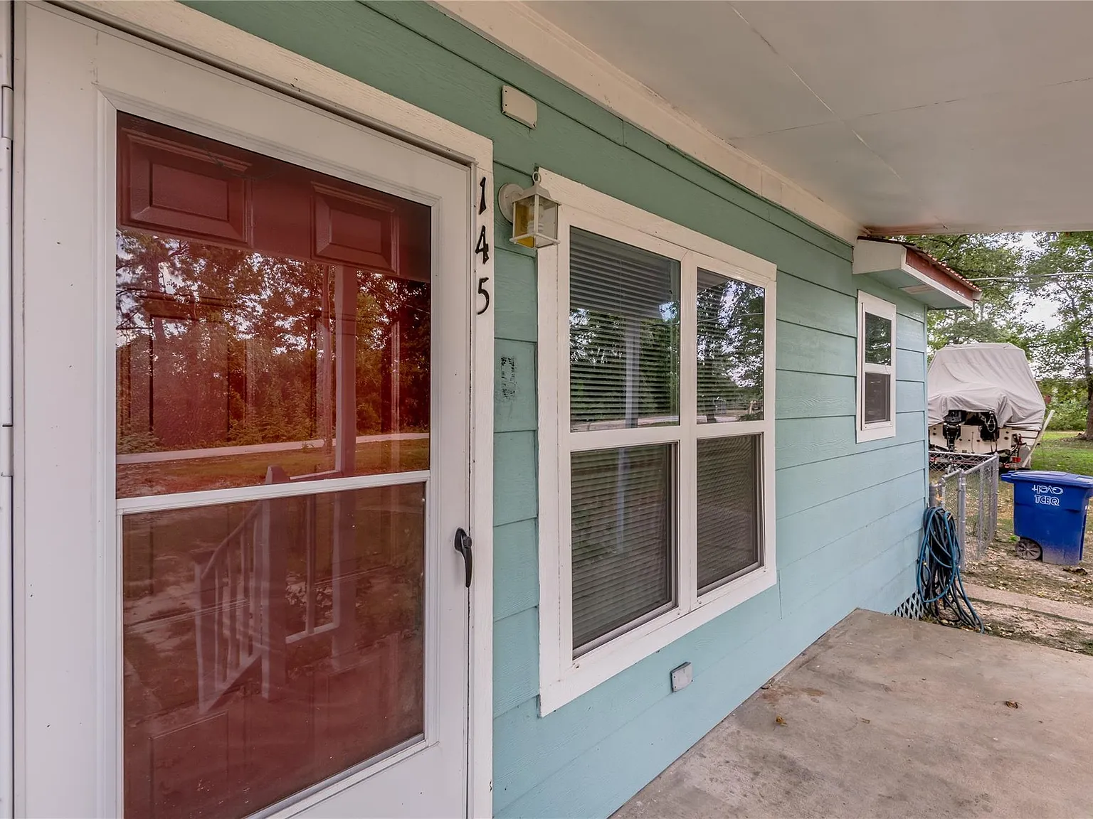 2 bed, 1.0 bath, 900 sqft, $1,050 — Photo 3