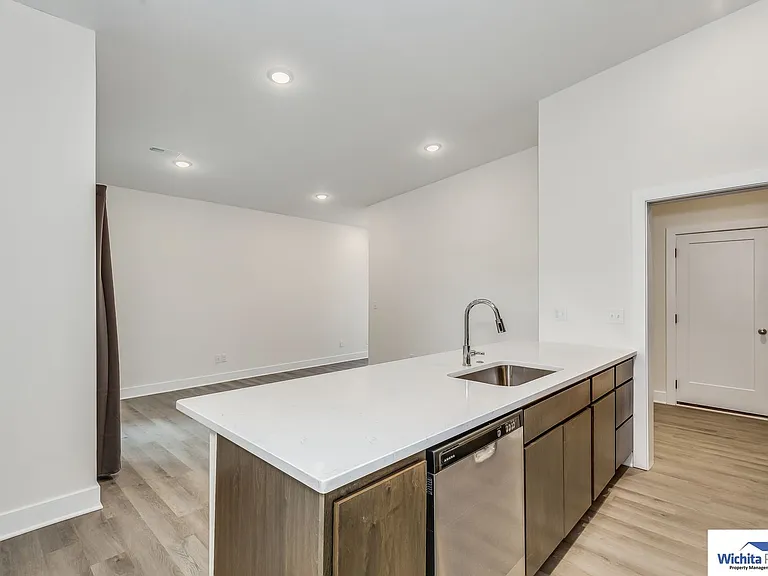 9901 E Annabelle Cir — Photo 5