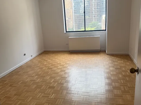 255 East 49th Street image 6 of 14