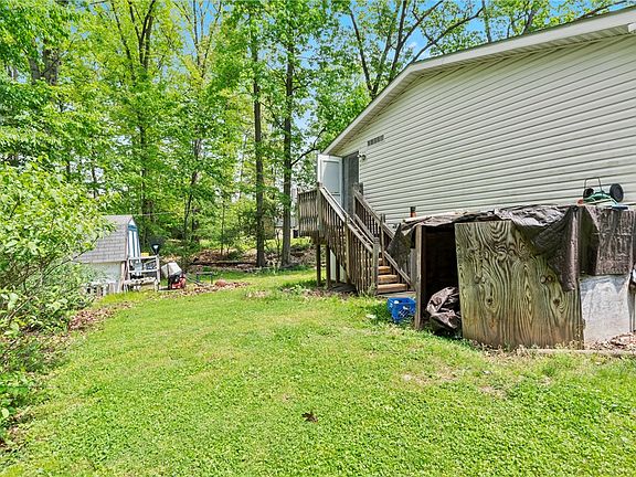 3rd image of 15 Pine Ct