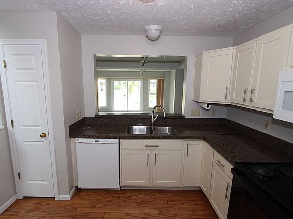 4th image of 482 Madeira Ct