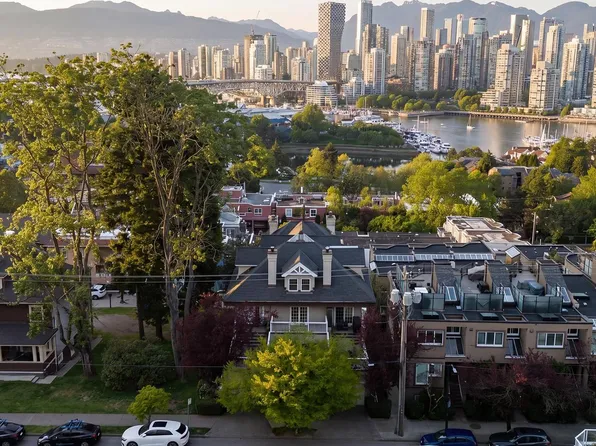 1229 W 8th Ave, Vancouver, BC V6H 1C7