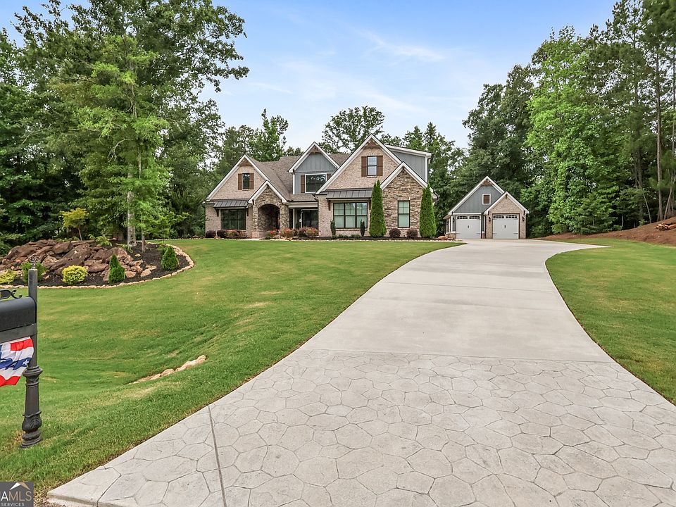 1st image of 204 Tuxedo Cir