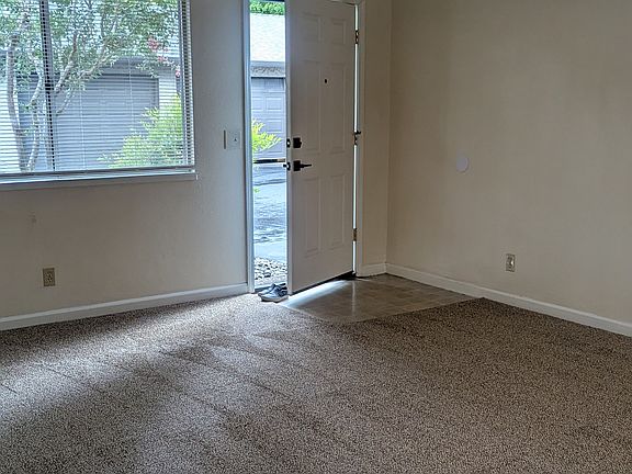 5th image of 186 E Shasta Ave #1B