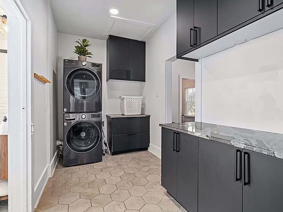 4th image of 23 Old Mission Ave #1