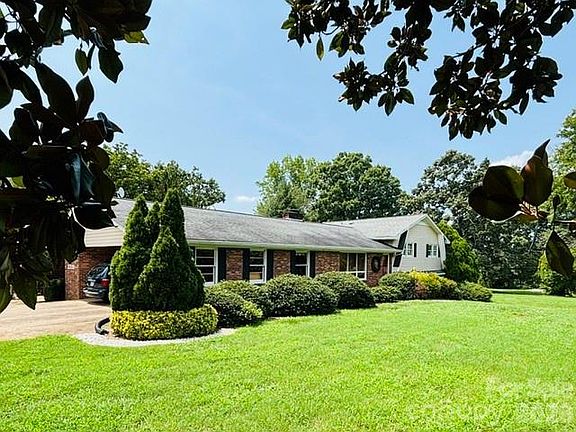 3rd image of 3319 Humphries Rd