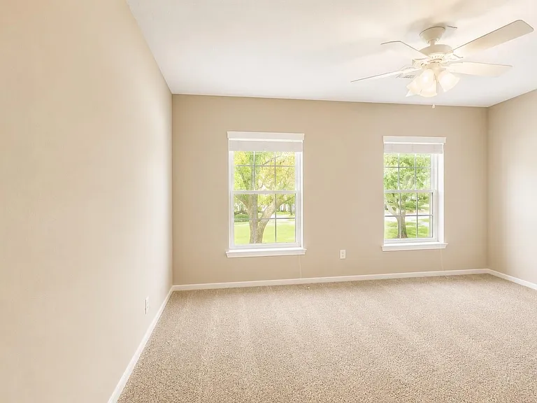 23027 Lodgepoint Dr — Photo 9