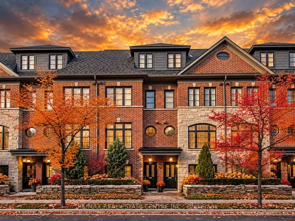 30 Cormier Hts, Toronto, ON M8Z 0B5