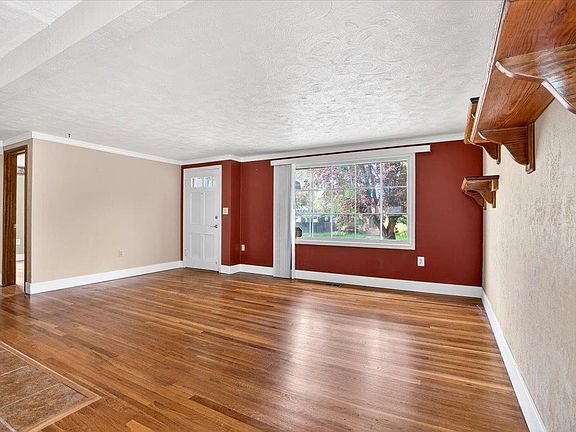 4th image of 2223 W Broad Ave