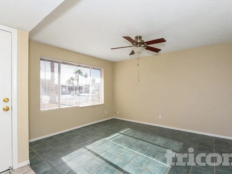 5526 W Angela Dr — Photo 2