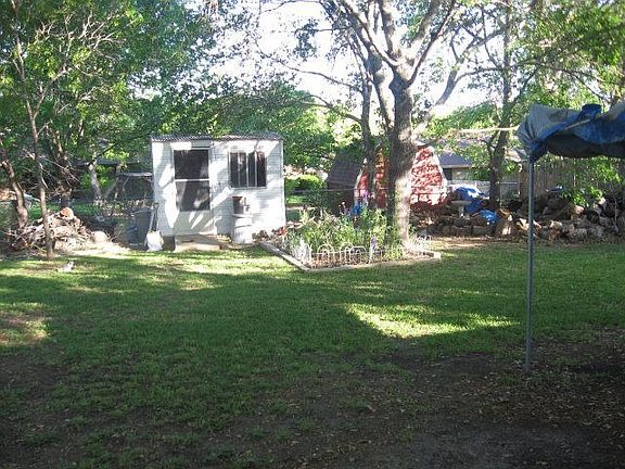 2nd image of 121 Spanish Oak Ln W