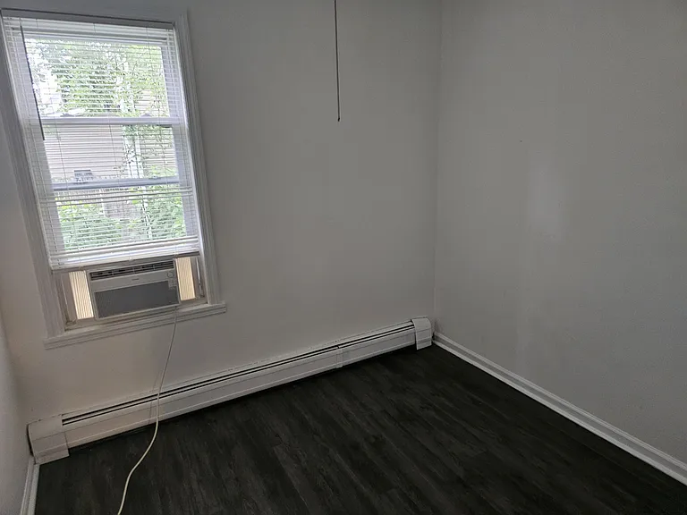 31 Parker Ave #1R — Photo 9