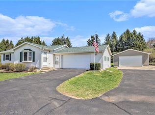 5239 Bull Run Rd, Gregory, MI 48137