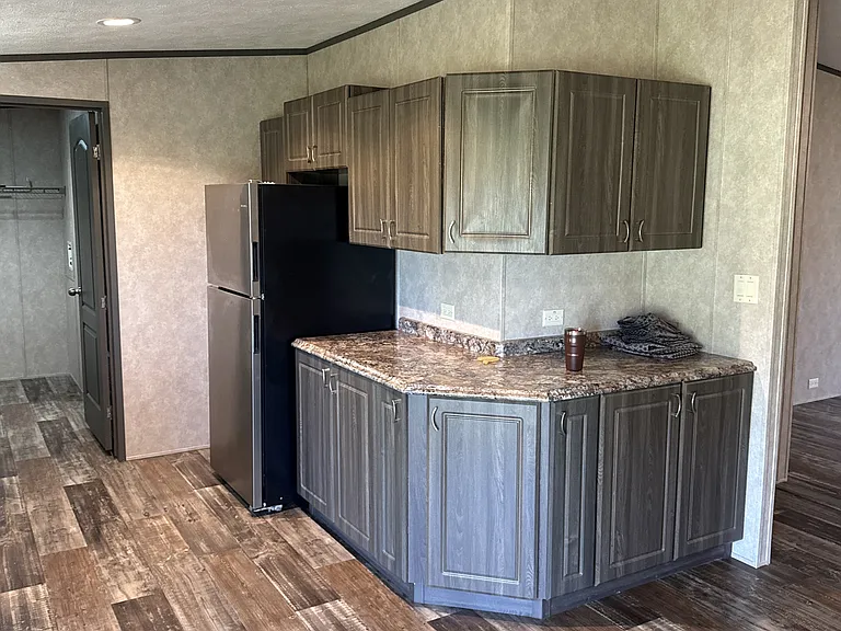 894 FM 1395 — Photo 15