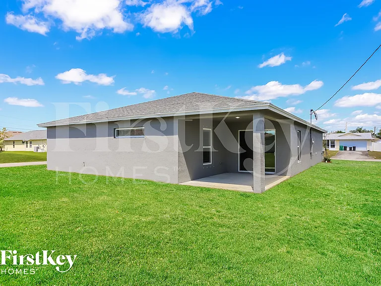 1298 SW Crost Ave — Photo 14