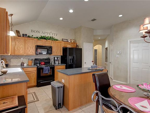4th image of 2205 Kingsdale Ct
