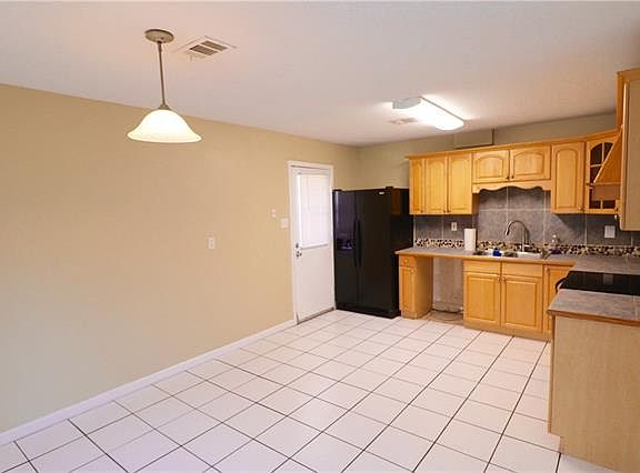 4th image of 100 Peter Ln