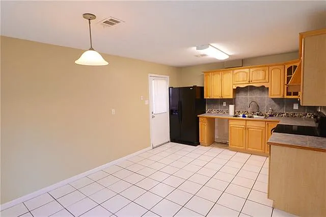 100 Peter Ln — Photo 4