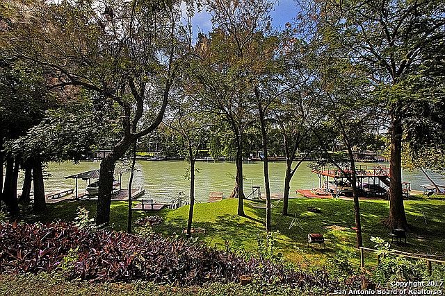 1st image of 906 Lake Dr