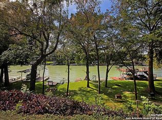 906 Lake Dr, Seguin, TX 78155