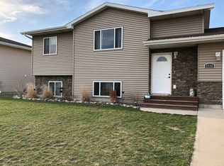 1314 Plum Ln, Aberdeen, SD 57401