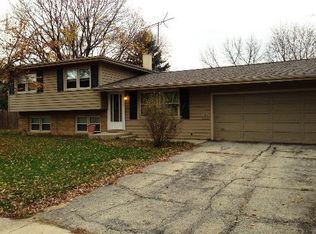 1602 Avalon Ct, St Charles, IL 60174