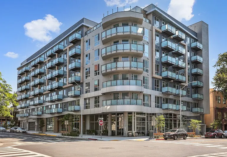 Link Apartments Four12 — Photo 1