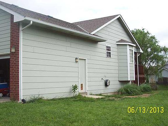 3rd image of 1725 Candace Ln