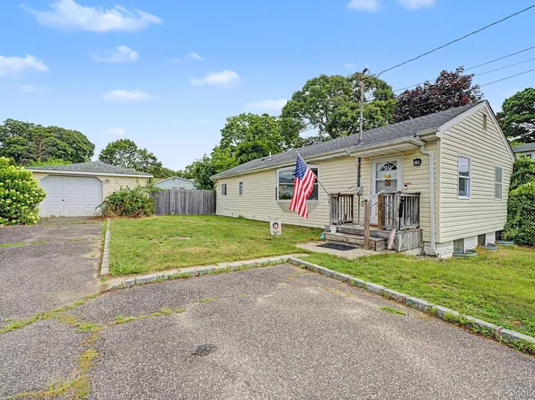257 Elizabeth Avenue, Holbrook, NY 11741