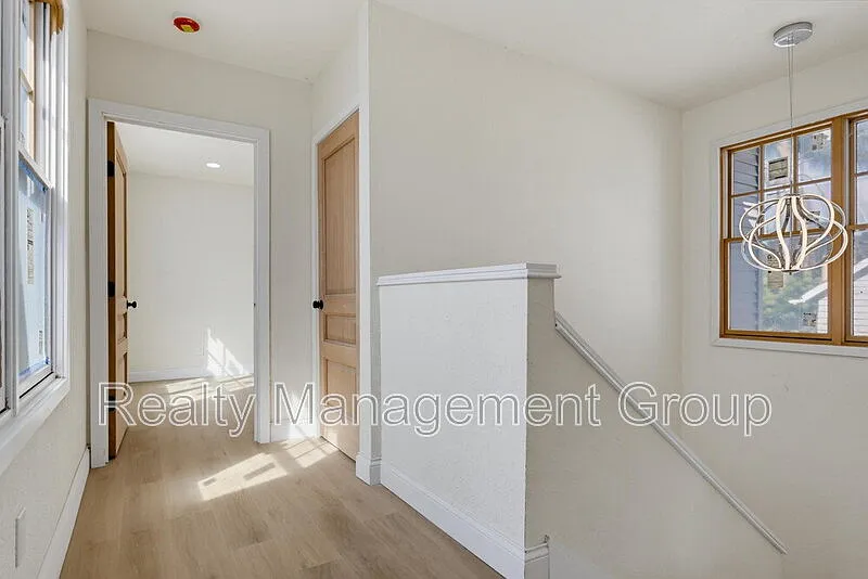 2 bed, 2.0 bath, 1150 sqft, $4,250 — Photo 2