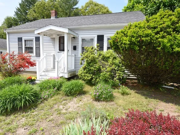 106 High St, Whitman, MA 02382