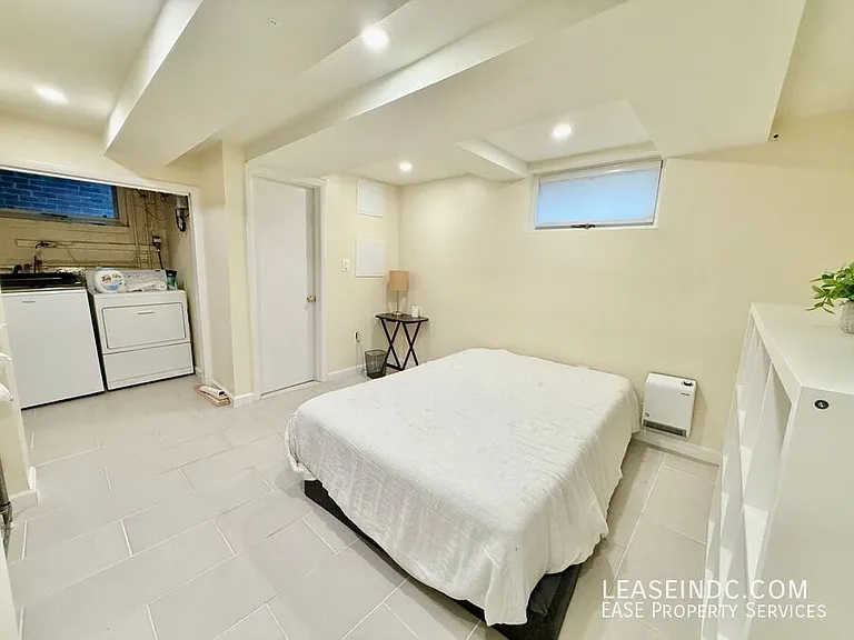 4825 Butterworth Pl NW — Photo 31