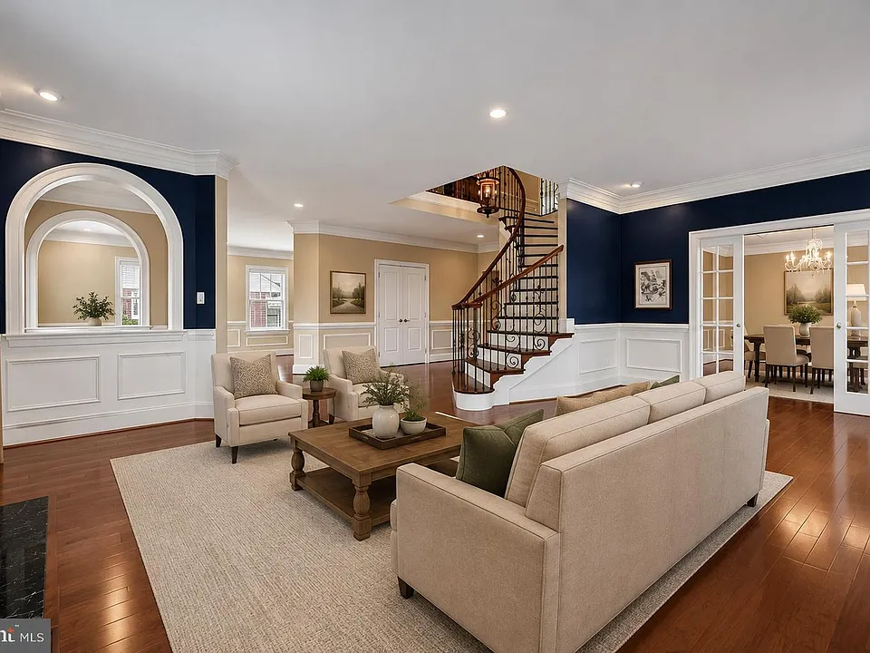 2138 Patrick Henry Dr