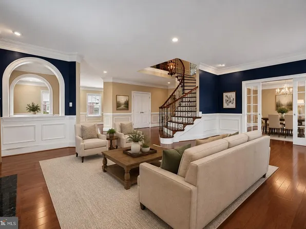 2138 Patrick Henry Dr, Arlington, VA 22205