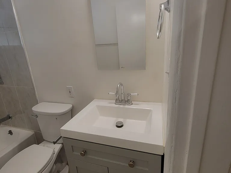 1206 N Altadena Dr — Photo 8