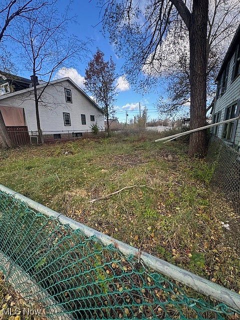 2nd image of Beacon Ave