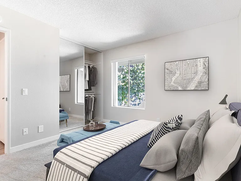 Pacific Pointe Apartments — Photo 8