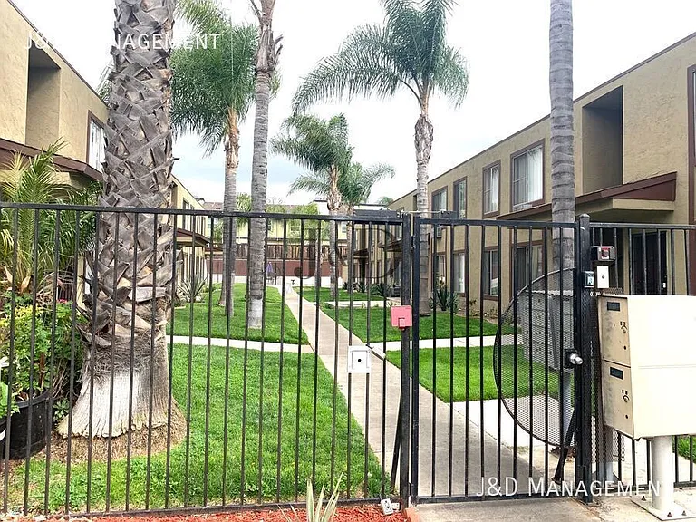 909 S Sunshine Ave S — Photo 12
