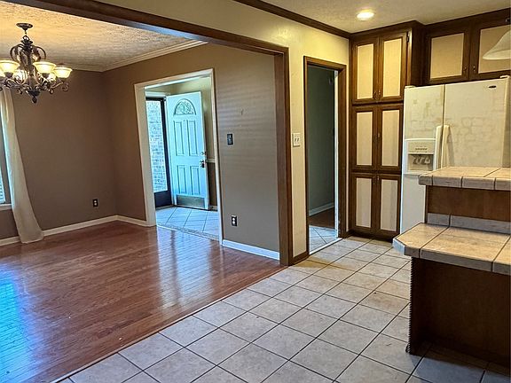 4th image of 710 Running Brook Cir
