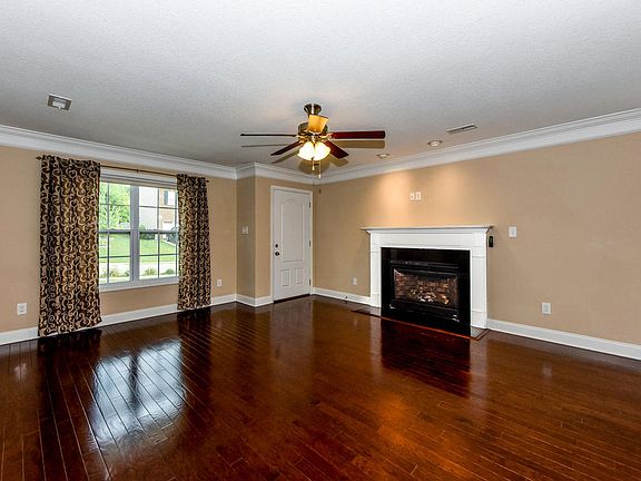 3rd image of 1746 Point Wood Dr