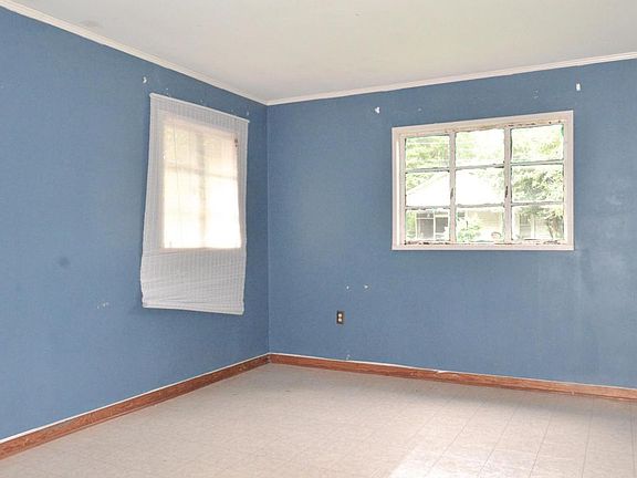 5th image of 105 Dearborne St