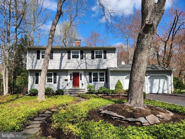20 Pine Knoll Dr, Lawrence Township, NJ 08648