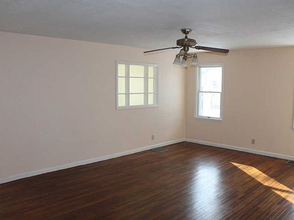 5th image of 914 Westwood Dr