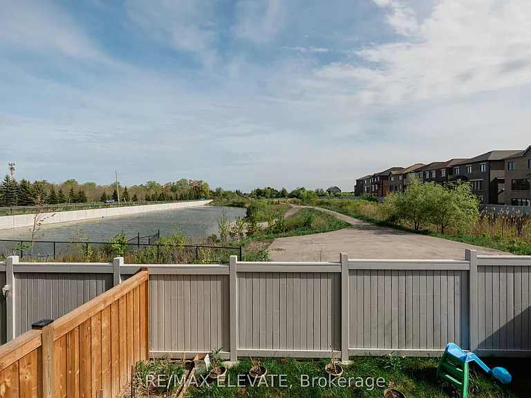 255 McKean Dr N — Photo 31