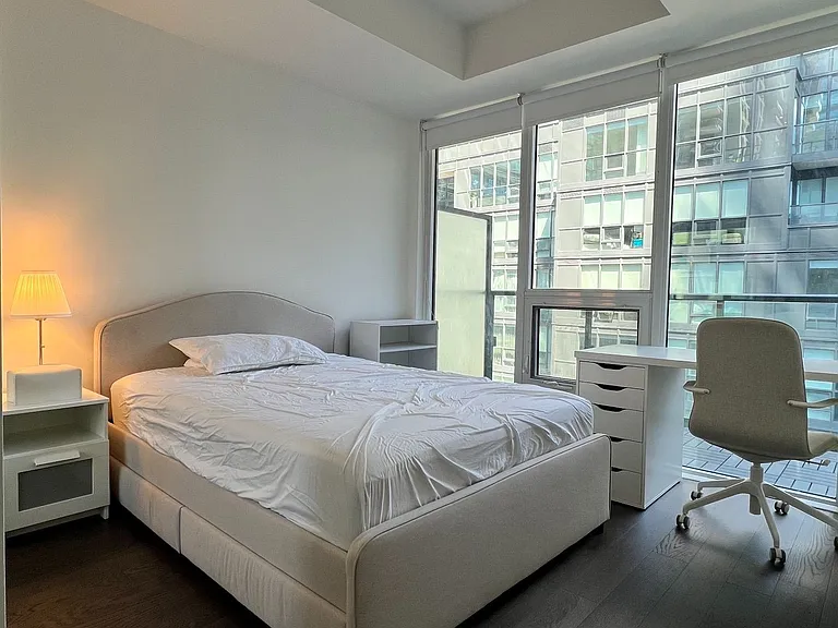 955 Bay St #607 — Photo 8