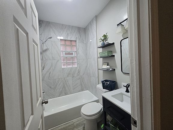 4th image of 5244 S Ashland Ave #11