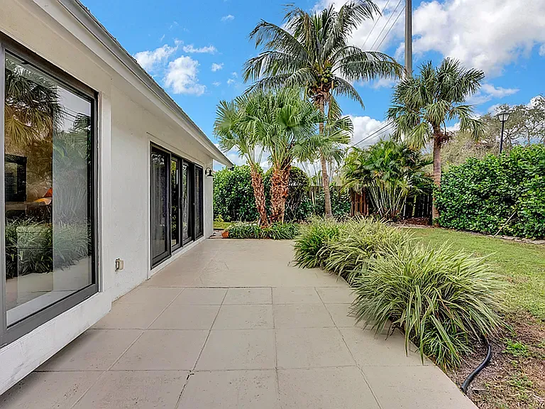 1113 Rainwood Cir W — Photo 28