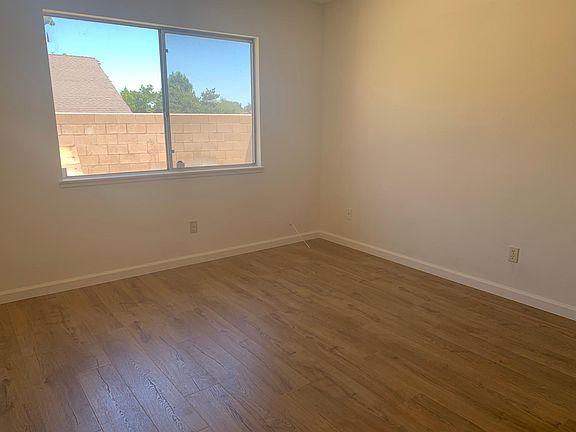 4th image of 3207 N Edgemont Ct